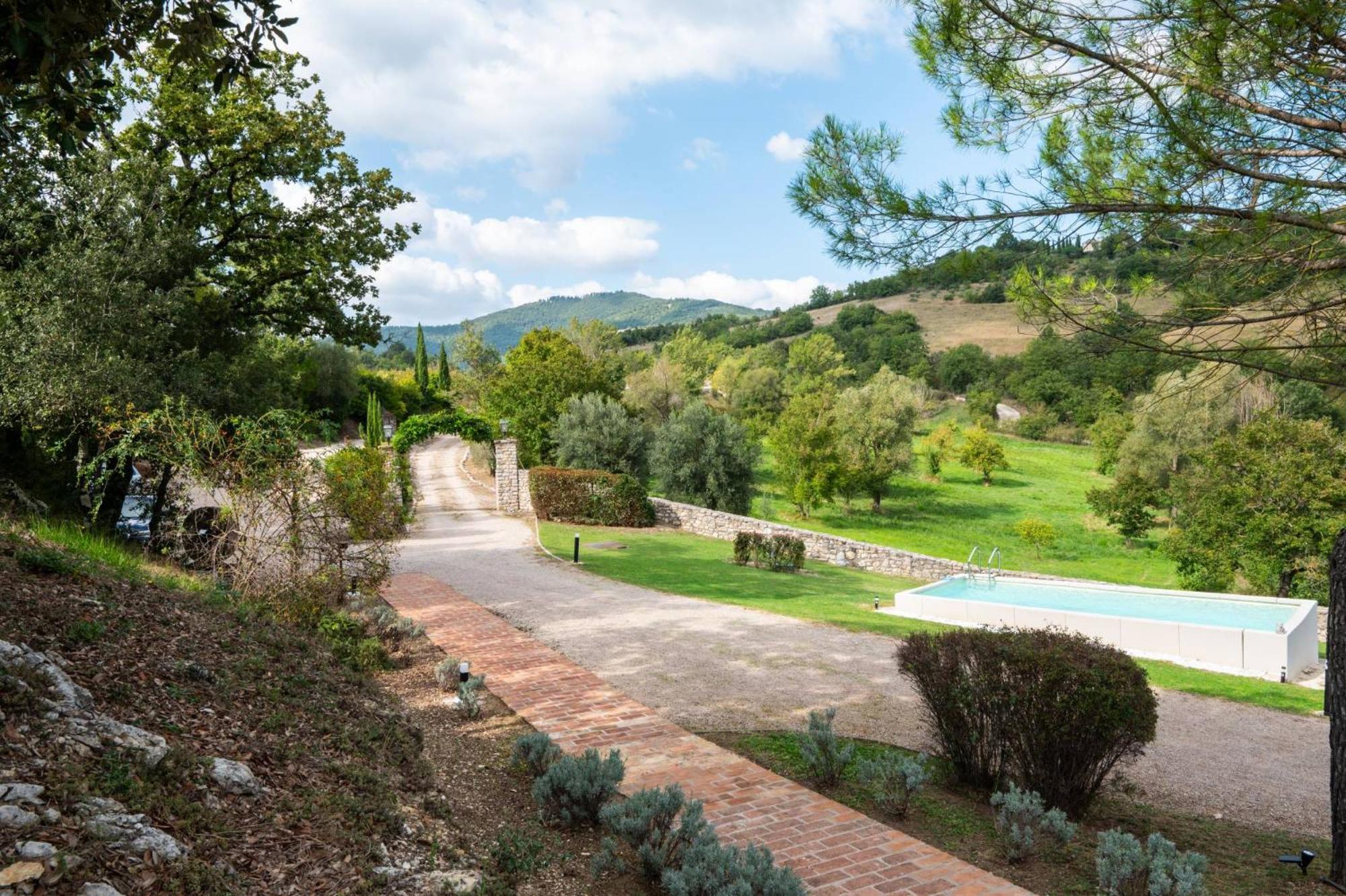 Castello Valenzino Bed and Breakfast Antognola Buitenkant foto
