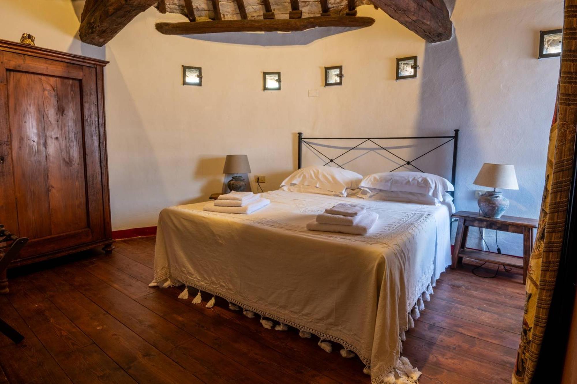 Castello Valenzino Bed and Breakfast Antognola Buitenkant foto
