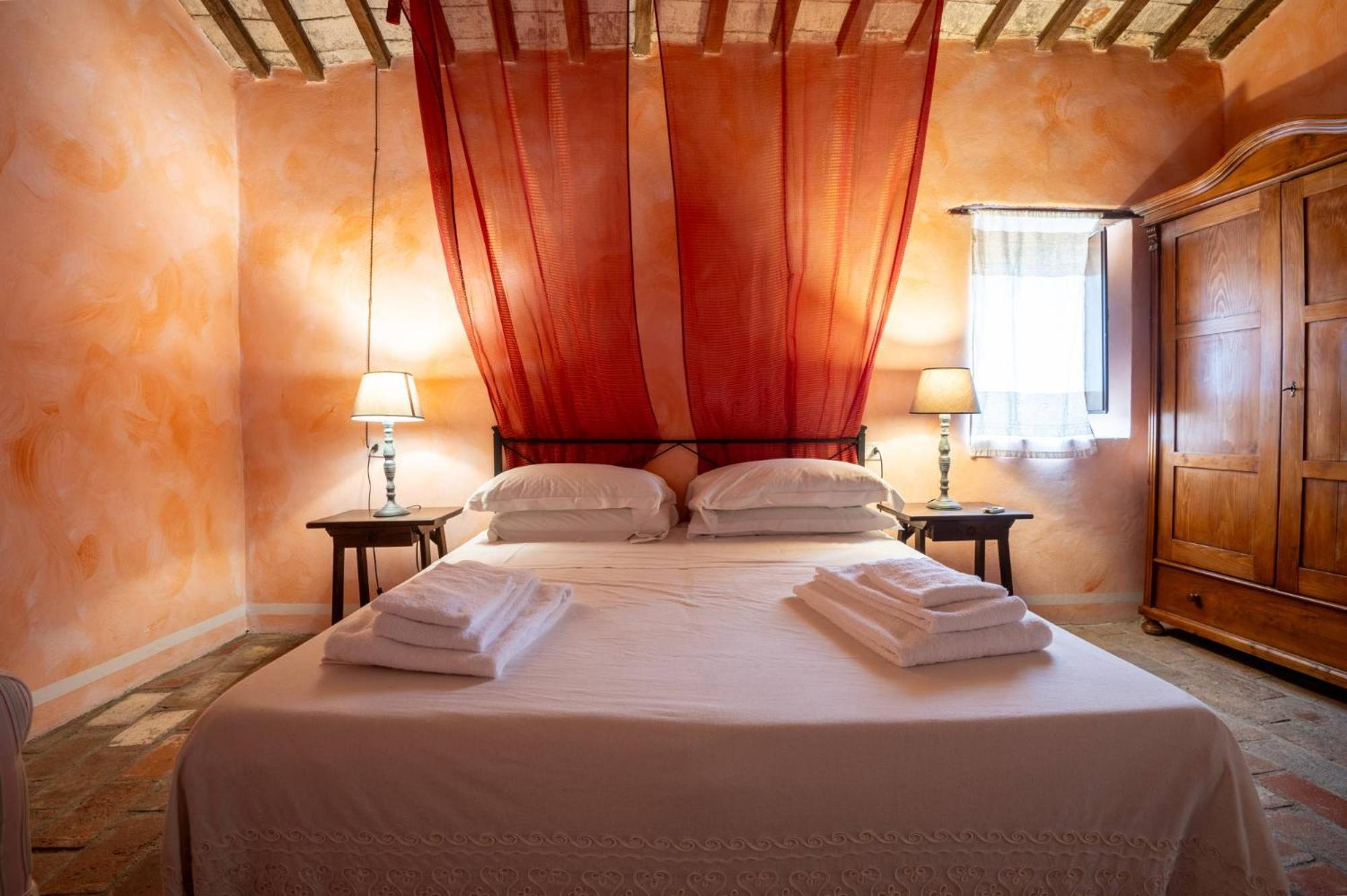 Castello Valenzino Bed and Breakfast Antognola Buitenkant foto