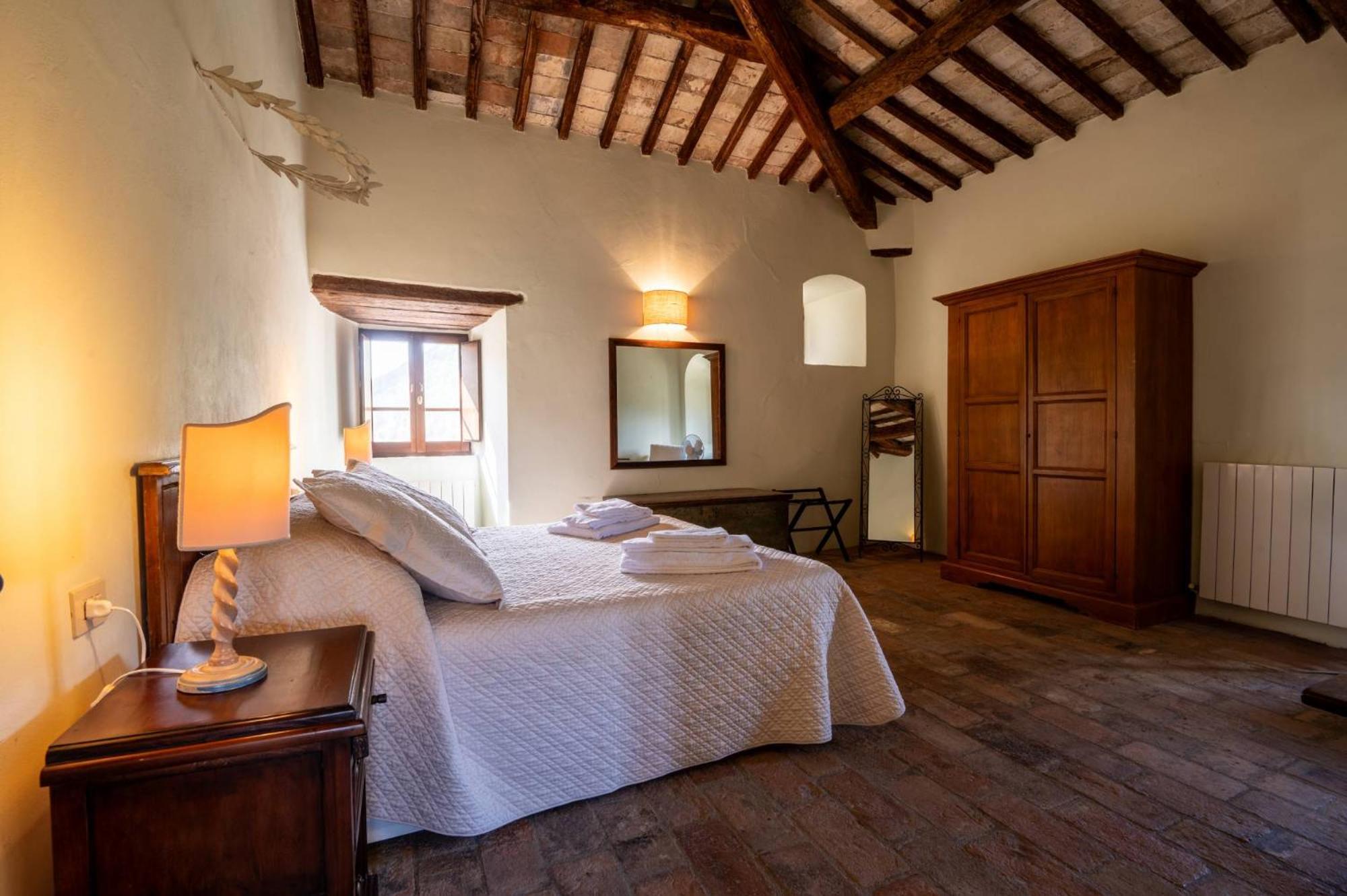Castello Valenzino Bed and Breakfast Antognola Buitenkant foto