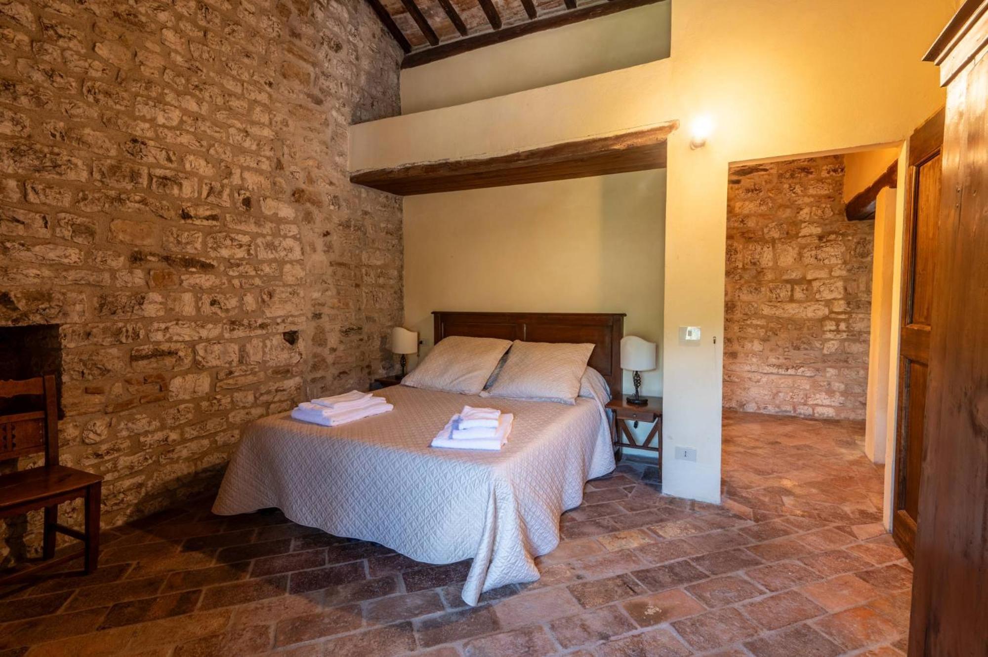 Castello Valenzino Bed and Breakfast Antognola Buitenkant foto