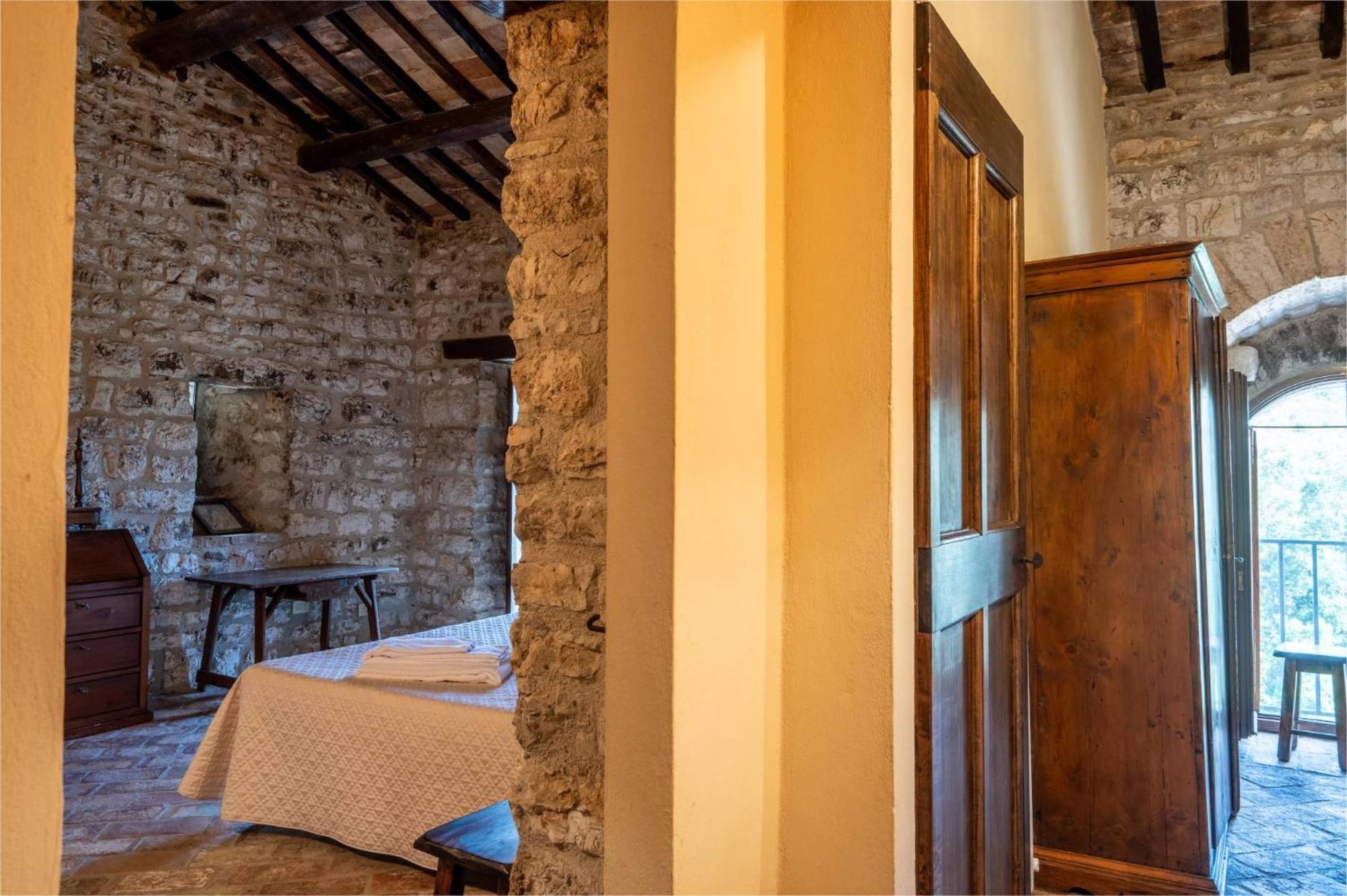 Castello Valenzino Bed and Breakfast Antognola Buitenkant foto