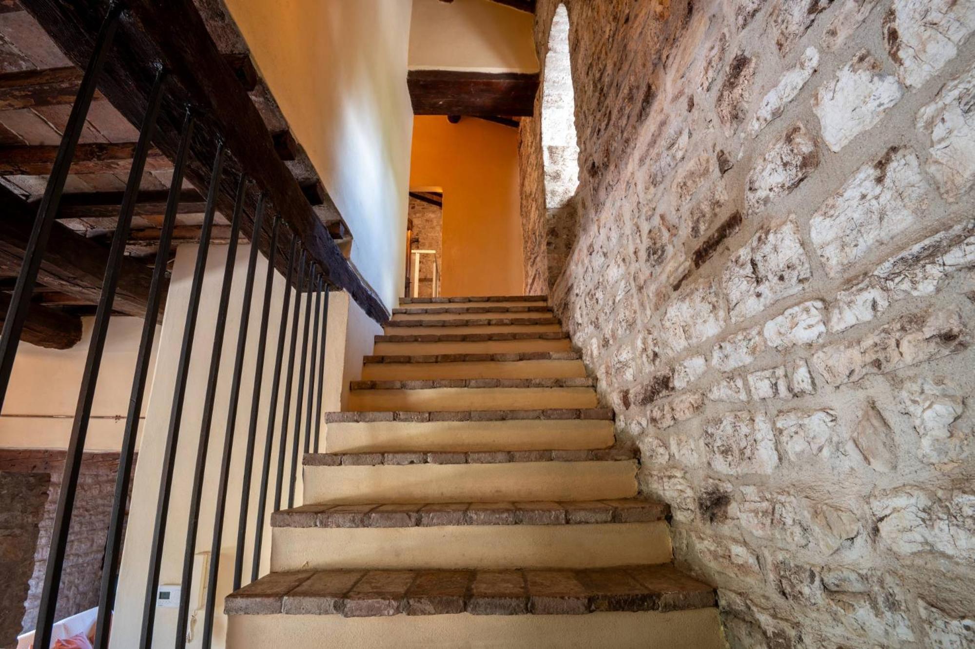 Castello Valenzino Bed and Breakfast Antognola Buitenkant foto