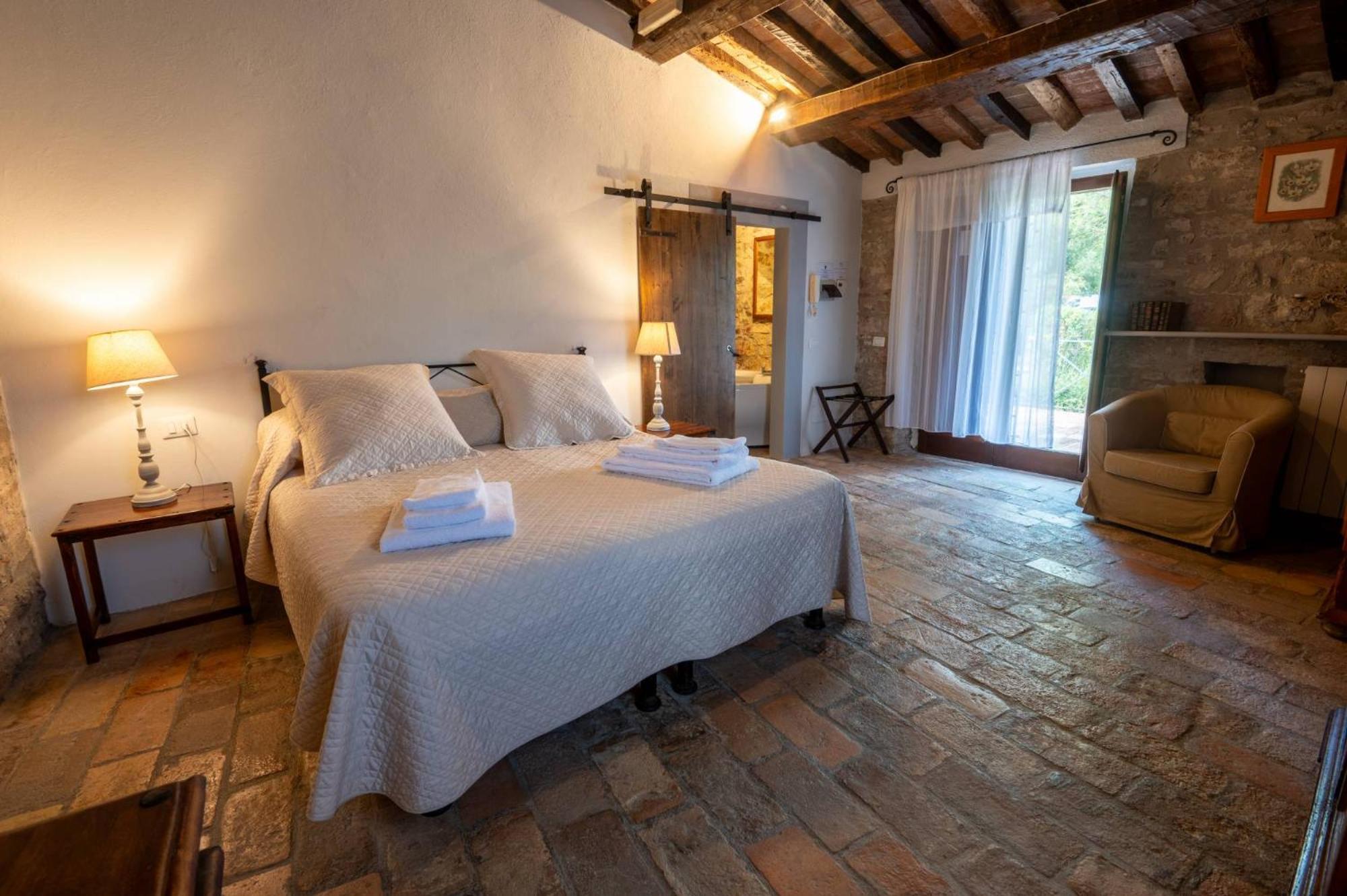 Castello Valenzino Bed and Breakfast Antognola Buitenkant foto