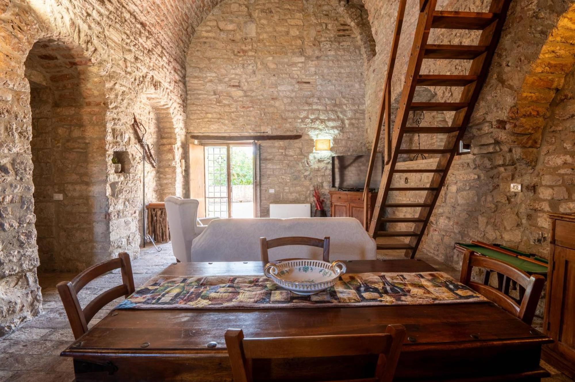 Castello Valenzino Bed and Breakfast Antognola Buitenkant foto