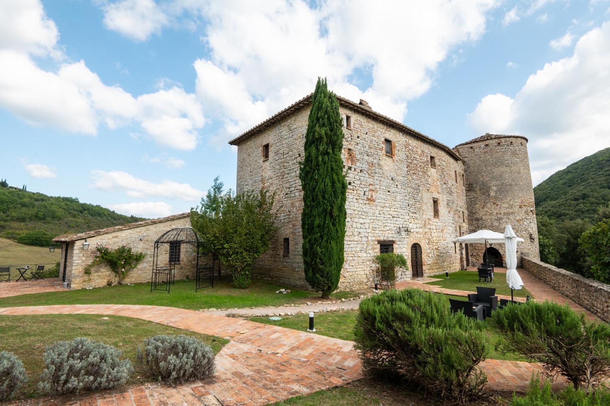 Castello Valenzino Bed and Breakfast Antognola Buitenkant foto